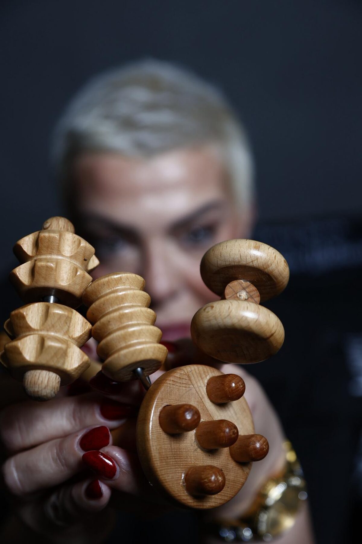 Jenny Sever hinter ihren Madero-Holztools